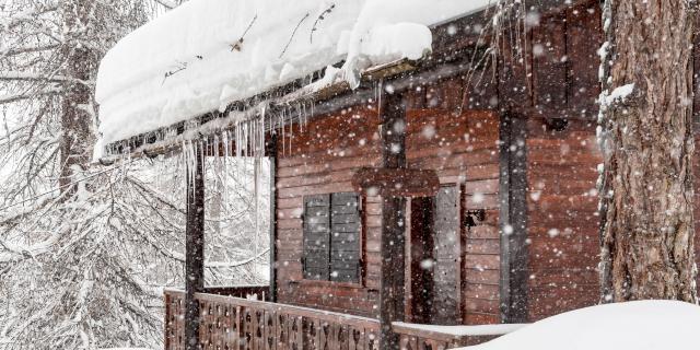 Chutes de neige abondantes en cours sur les villages de Vars