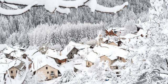 Vars Saint Marcellin paré de son beau manteau blanc