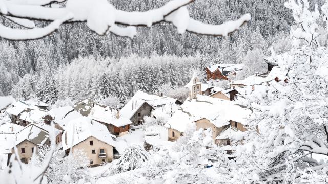 Vars Saint Marcellin paré de son beau manteau blanc