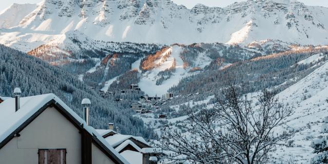 Lever du jour sur Vars et son beau manteau blanc