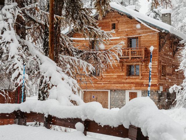 Chutes de neige abondantes dans les villages de Vars