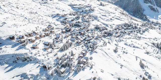 Vue Aérienne de Vars Sainte Catherine sous la neige