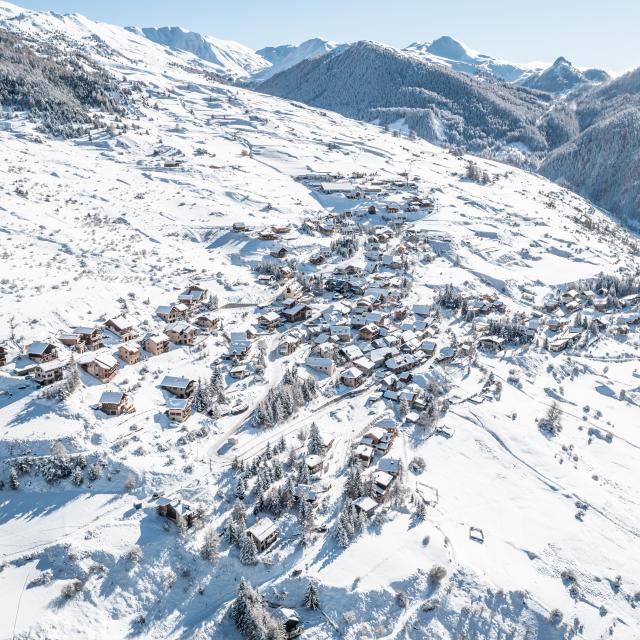 Vue Aérienne de Vars Sainte Catherine sous la neige