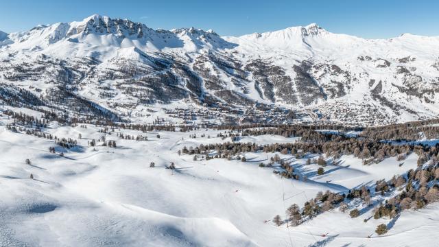 Domaine skiable de Vars et grandes étendues blanches