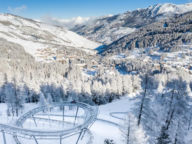 Luge du Caribou, Une luge sur ail alternant vrilles, vagues, sauts et autres chicanes... pour le plaisir de tous