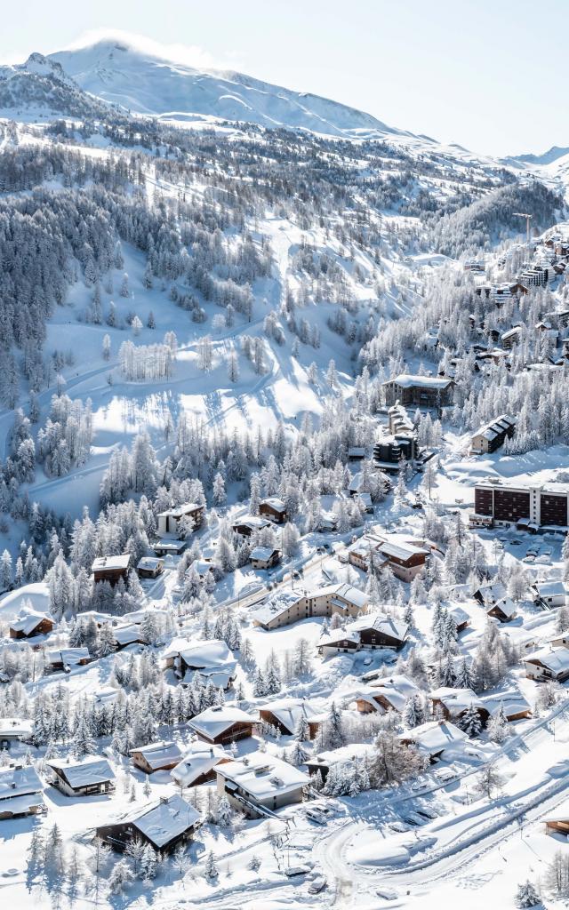 Vue panoramique de Vars les Claux sous la neige