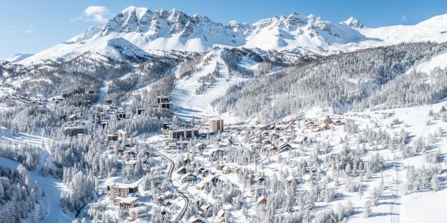 Vars les Claux et l'emblématique montagne de l'Eyssina