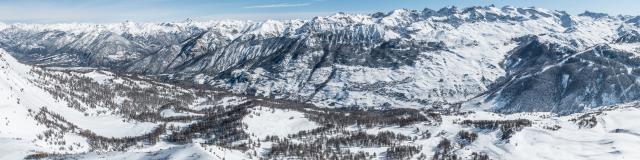 Panorama du domaine skiable de vars et ses villages