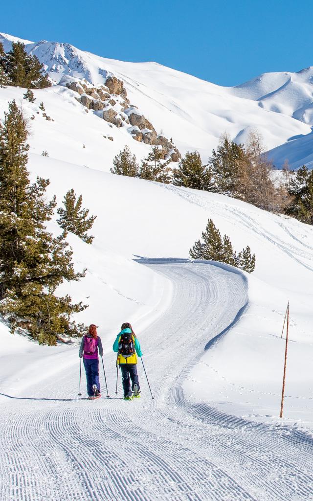 Balade en raquettes dans de somptueux paysages tout de blanc vêtus