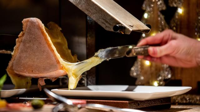 Raclette, un plat montagnard à déguster dans de nombreux restaurants varsincs