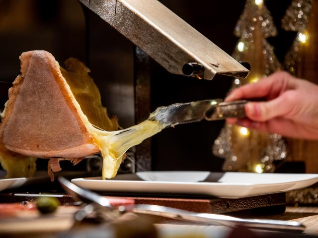 Raclette, un plat montagnard à déguster dans de nombreux restaurants varsincs