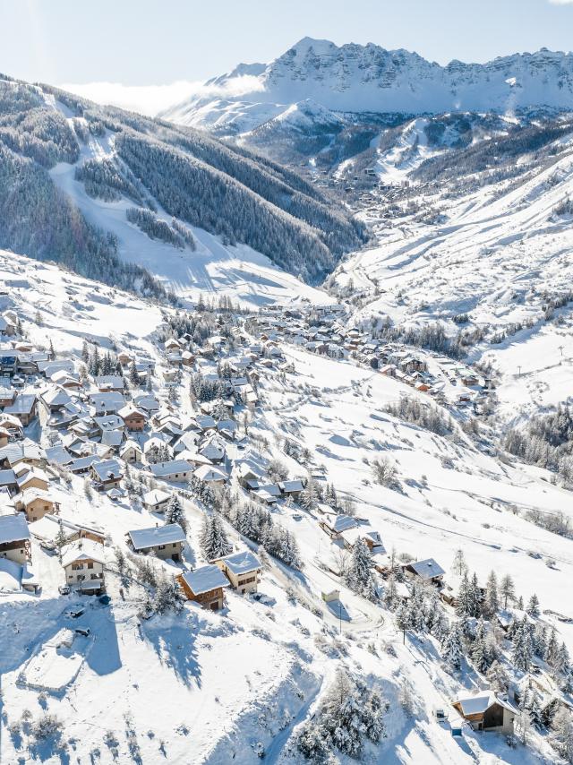 Vars et ses villages enneigés