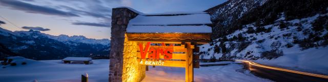 Porte de Vars à la tombée de la nuit