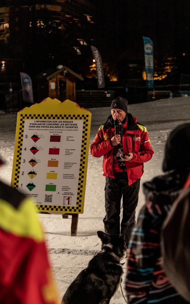 Présentation et découverte des métiers du service des pistes de Vars.