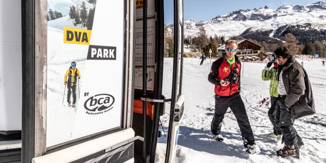 Présentation et découverte des métiers du service des pistes de Vars.