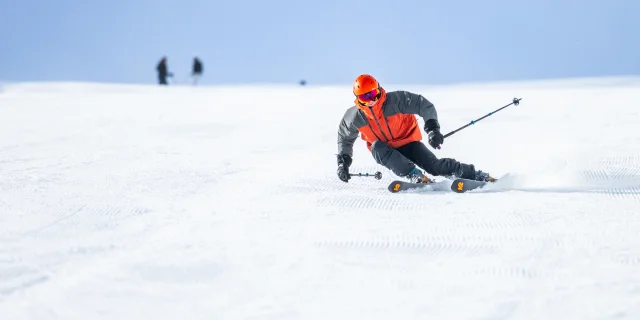 Personne faisant du ski de Piste à Vars