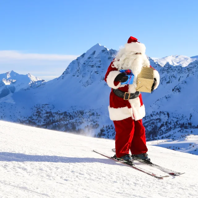 Père Noël sur ses skis à Vars