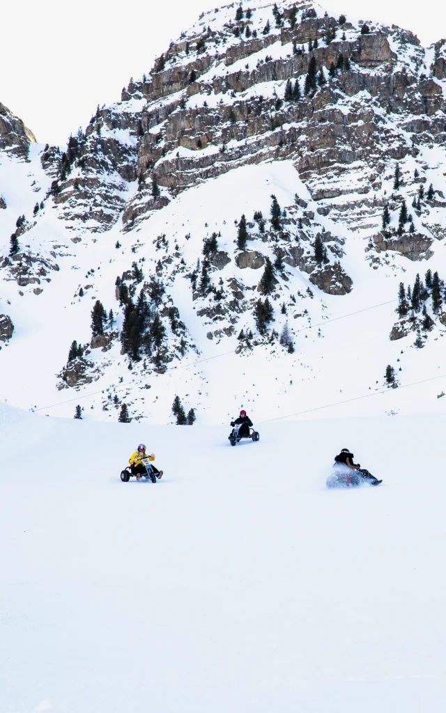 4 personnes faisant du Vars Mountain Kart au mois de décembre 2024