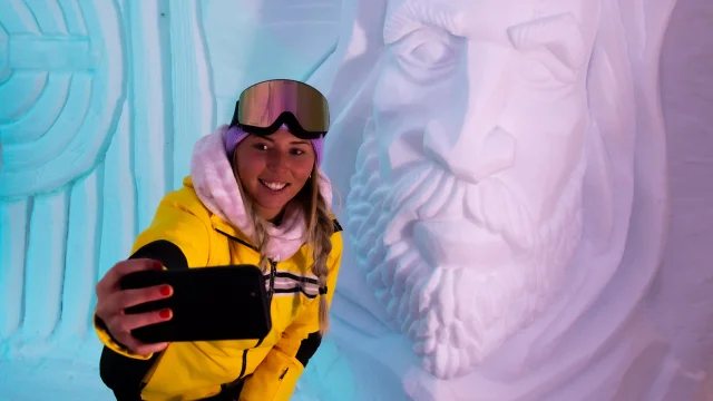 Grotte de glace sur le thème des vikings