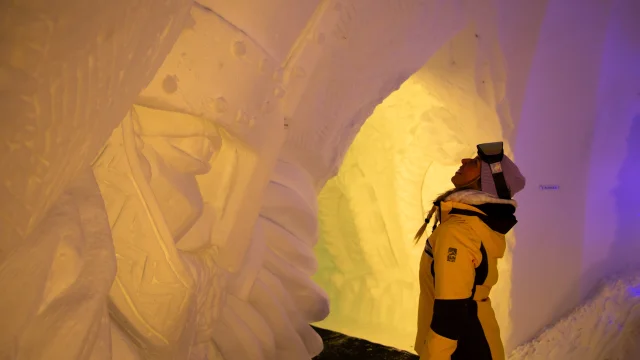 Grotte de glace sur le thème des vikings