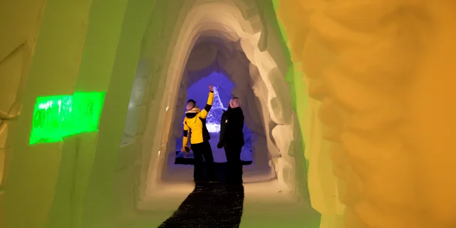 Grotte de glace sur le thème des vikings