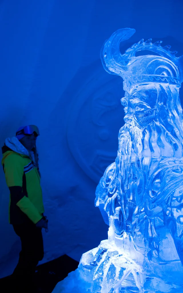 Grotte de glace sur le thème des vikings