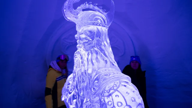 Grotte de glace sur le thème des vikings