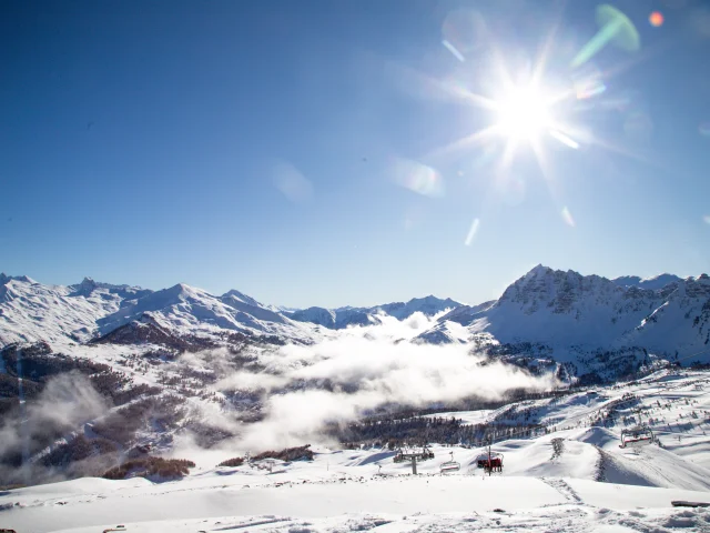 Vue sur l'Eyssina avec une mer de nuage