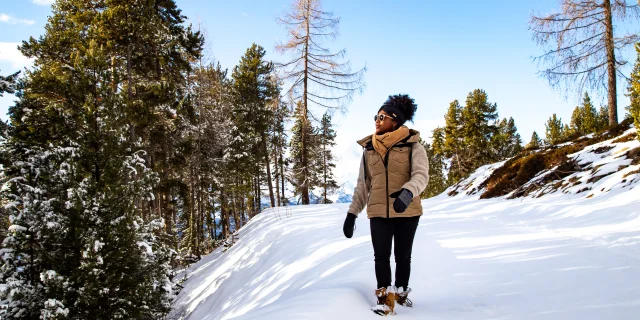 Sentier piétons-raquettes dans le bois de la Pinée à Vars